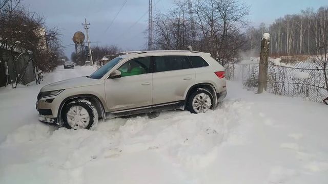 Skoda Kodiaq гребёт по сугробам 4x4 Снега по самый Haldex :) смотреть онлайн