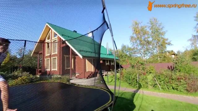 Прыгать на батуте здОрово! Spingfree - батут с сеткой для дачи… и не только! смотреть онлайн