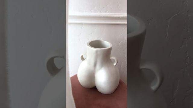 Ваза в виде женских бедер Паола смотреть онлайн