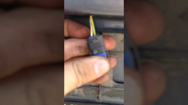 Peugeot 407 как открыть , если сел АКБ . как открыть пежо 407