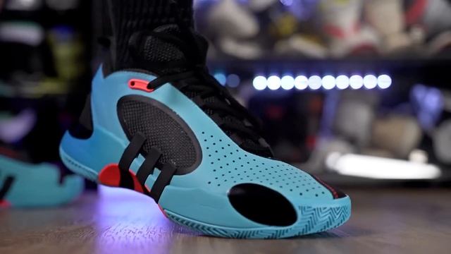 Donovan Mitchell's NEW SHOE! Adidas Don Issue 5 First Impressions! смотреть онлайн