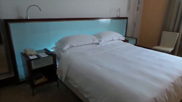 FAMILY VACATION TO DUBAI!! +ROOM TOUR: VILLA ROTANA смотреть онлайн
