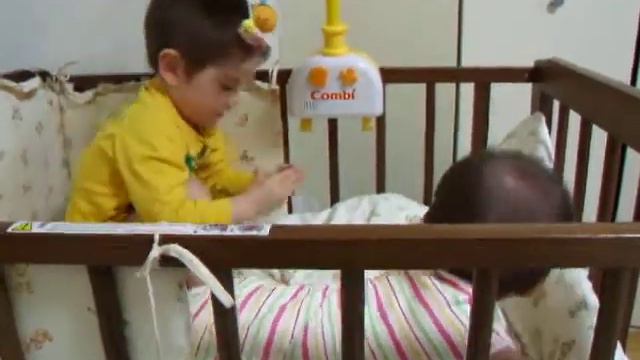 Сёма и Маша ломают мобиль смотреть онлайн