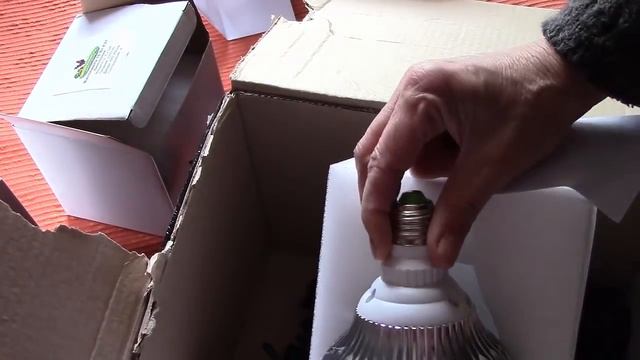 Фитолампа для рассады. Что за чудо мне прислали?! смотреть онлайн