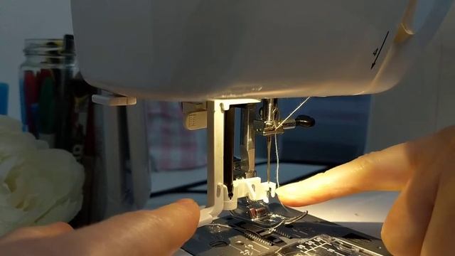 How to use the automatic threader on the Janome Sewing Machine смотреть онлайн