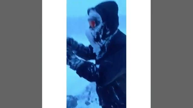 Заплутавший в метели снегоходчик чудом выжил на Камчатке смотреть онлайн