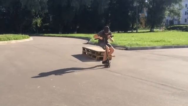 Трюки на самокате смотреть онлайн