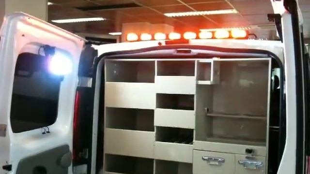 MaxiAvenue com Croix Rouge Renault Master Signal Master à Leds avec Feux de travail et amènagement смотреть онлайн