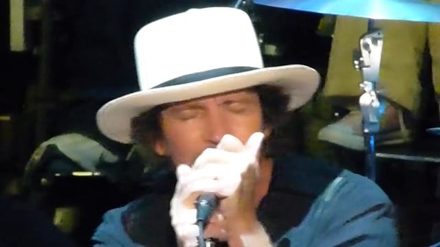 Eddie Vedder and Chris Cornell's last performance of "Hunger Strike" смотреть онлайн