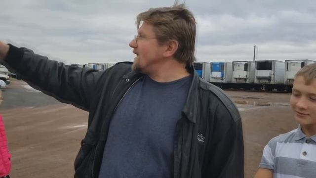 На празднике у БОССА, траки, фуры, дальнобойщики, день многодетной семьи смотреть онлайн