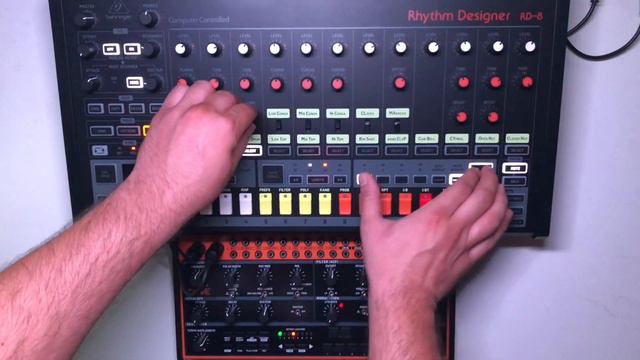 Behringer RD8 + Crave house music jam смотреть онлайн