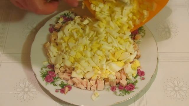 Салат "НАСЛАЖДЕНИЕ" с копчёной курочкой. Праздничный. смотреть онлайн