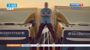 Чак Норрис сделал пародию на трюк Ван Дамма. Чак Норрис на шпагате между самолетов.