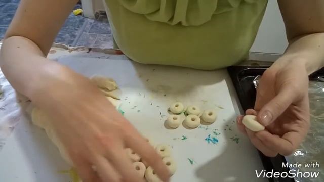 Солёное тесто. Рецепт, лепка мелких деталей - бусинок. Интересная игра из теста. смотреть онлайн