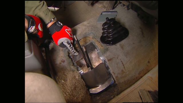 Dropping A Modified Bulletproof Drivetrain In The K5 Blazer - Trucks! S3, E14 смотреть онлайн