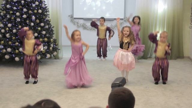 Танец принцев и принцесс смотреть онлайн