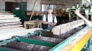 Пилорама, распиловка бревен на доски (конвейер)