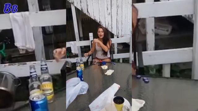 МОЛОДАЯ ДЕВУШКА ВОЗБУЖДАЕТ ПАРНЕЙ - ЕСТ КАКУЮ ТО ОСТРУЮ ПИЩУ смотреть онлайн