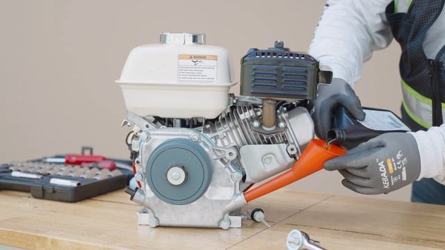 How to Change the Oil in a Honda GX160 4 Stroke Engine смотреть онлайн