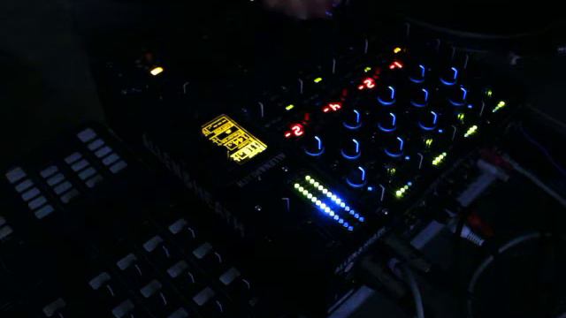 Allen & Heath XONE DB4 смотреть онлайн