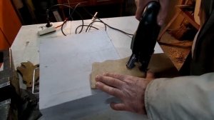 Электро лобзик с пилками превратят кусок фанеры в изделие