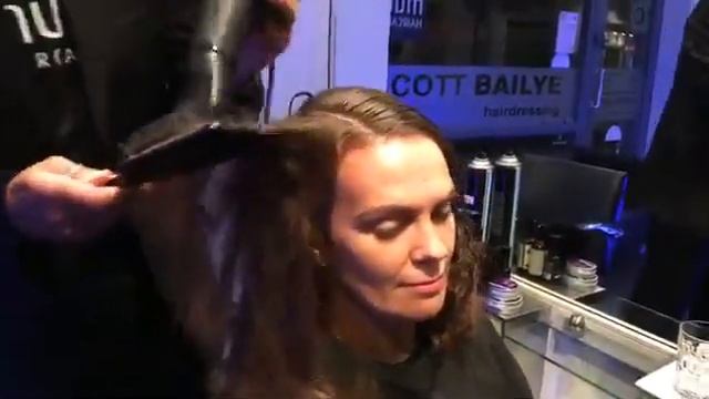 How to cut a Layered Bob Haircut for Curly hair - Bob hair cutting techniques смотреть онлайн