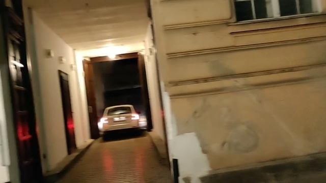 ЗАПЛАТИЛИ ДЕНЬГИ , ЧТОБЫ НОЧЕВАТЬ В МАШИНЕ. КОШИЦЕ. СЛОВАКИЯ.. смотреть онлайн