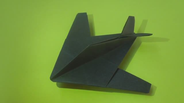 Как сделать самолёт из бумаги. Оригами самолёт Оригами сердце.mp4 смотреть онлайн