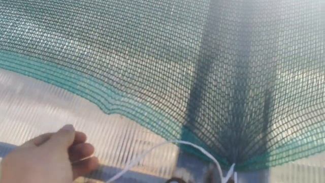 Как закрепить Притеняющую Сетку на Поликарбонатной теплице! смотреть онлайн