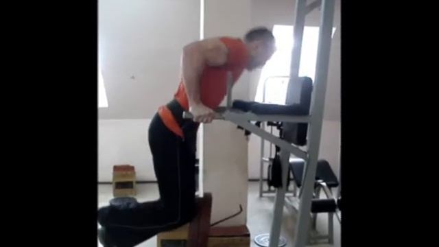 Отжимание на брусьях с весом 50 кг, 44 года смотреть онлайн