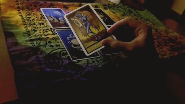 Онлайн гадание Таро/Есть ли в моём окружении вредитель?Если ли недруг или человек желающий зла? смотреть онлайн