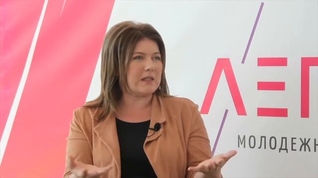 Алена Куратова, Ксения Раппопорт и Саша Даль в молодежном коворкинге «Легко» смотреть онлайн