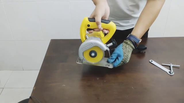 STANLEY STSP125-B1 5" Tile Cutter - Installation Video смотреть онлайн