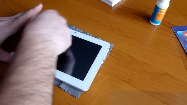 Наклеиваем защитную пленку на экран планшета смотреть онлайн