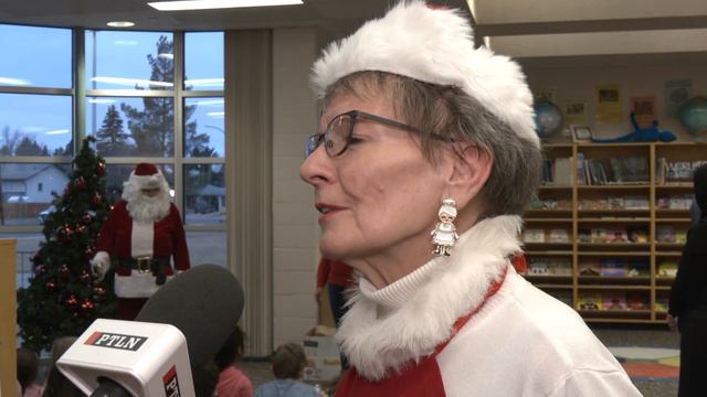 The Kiwanis club brought Santa to Jack Kemp School today смотреть онлайн