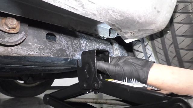 How to Use a Scissor Jack to Raise Your Car, Truck, or SUV смотреть онлайн