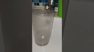 эксперимент с счётчиком горячей воды, льётся но не крутит  , обем 2 литра в минуту