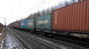 ВЛ10У-194 с контейнерным грузовым поездом следует через о.п. Ратмирово