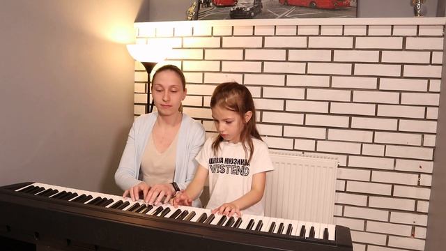 Уроки игры на фортепиано в Зеленограде. Шуваева Лиза. Группа дошколят. смотреть онлайн