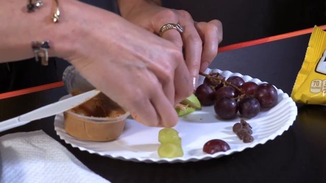 Cute Snake Snack for Adam & Eve смотреть онлайн