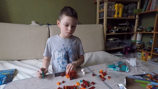 Ускоренка LEGO Minecraft 21168 Искажённый лес смотреть онлайн