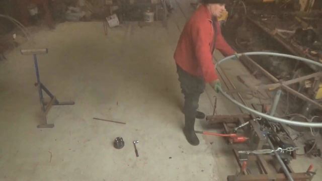 Homemade Pipe Roller Makes Polytunnel Frames. (Finally!) Or is it a hoop house? смотреть онлайн