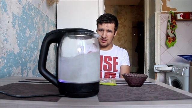 ЭКСПЕРИМЕНТ ПАПА ЧИСТИТ ЧАЙНИК ОТ НАКИПИ!!СОЛЬ ИЛИ ЛИМОНКА!!! смотреть онлайн