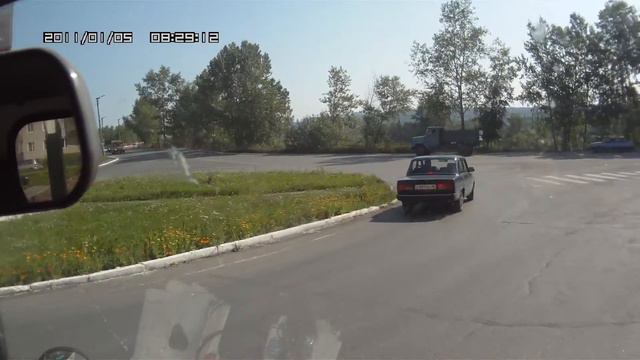 забыл про педаль тормоза