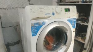 Indesit Innex Стираем