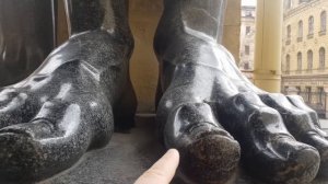 Стопы Атлантов Эрмитажа