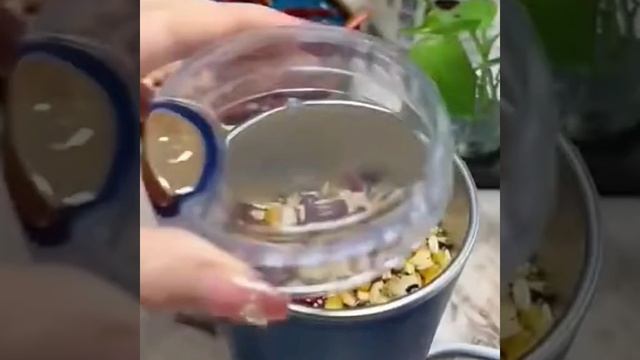 Гаджет для кухни Небольшой измельчитель продуктов #shorts смотреть онлайн