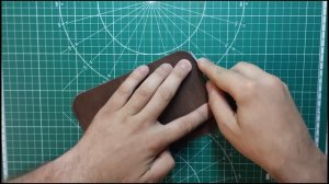 Первый кошелек из кожи Учимся делать изделие с инструментом новичка.mp4