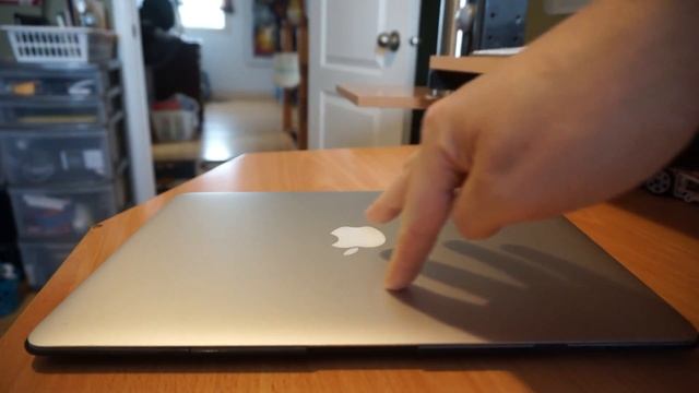 ASMR 2018 MacBook Air Vs 2015 Air [Touching, Typing, Clicking Comparison] - Netcruzer TECH