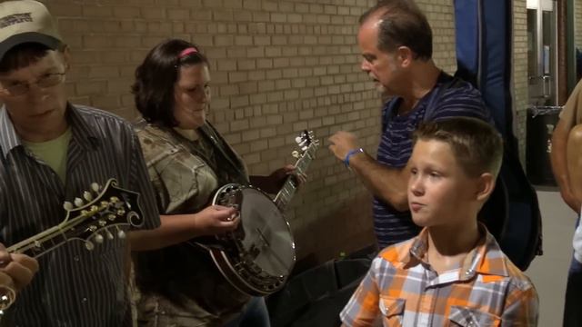 Fiddlin' Carson Peters "Blue Moon of Kentucky" at the 80th Galax Old Fiddlers Convention смотреть онлайн